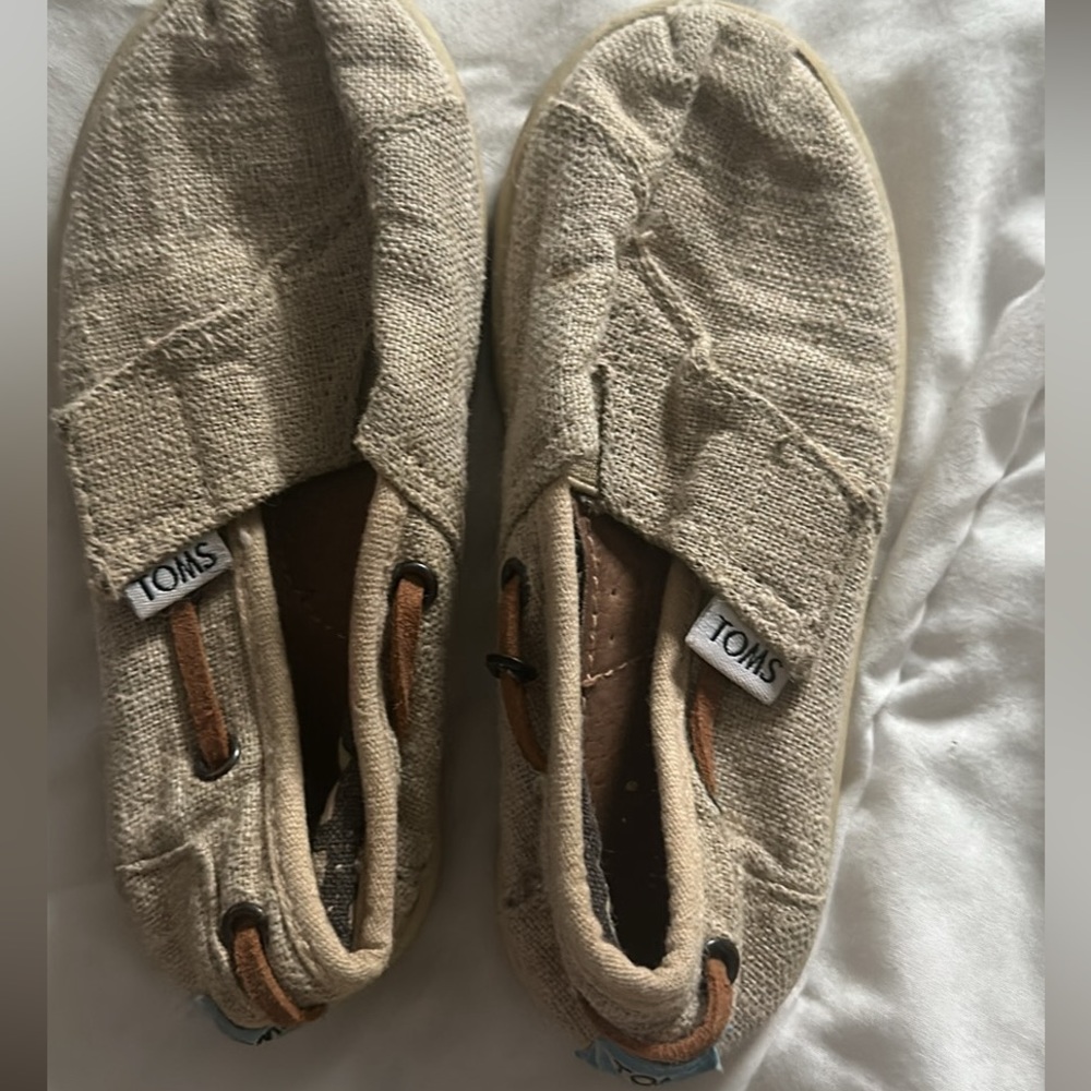 Bundle of three size 7 toddler girl shoes: 3 for 30 1 for 10